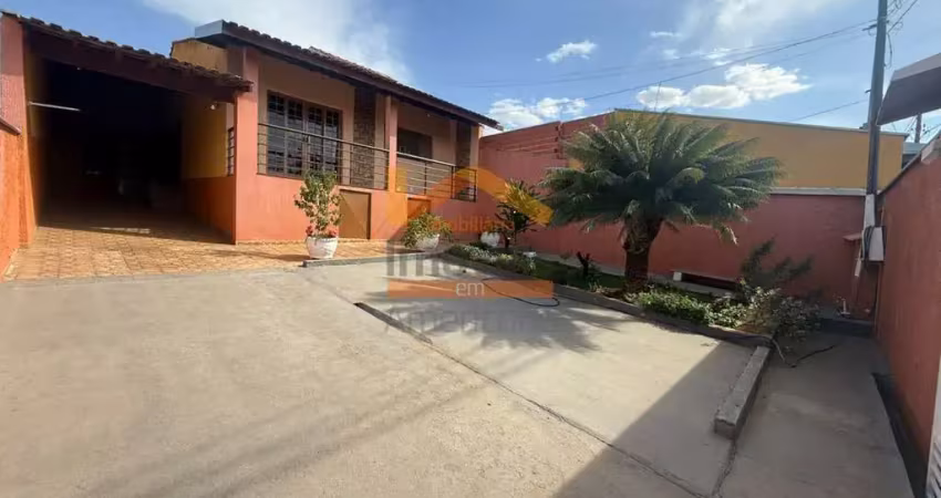 Excelente casa para locação no jardim brasil, americana-sp: 2 quartos, 1 suíte, 2 salas, 2 banheiros, 3 vagas de garagem!