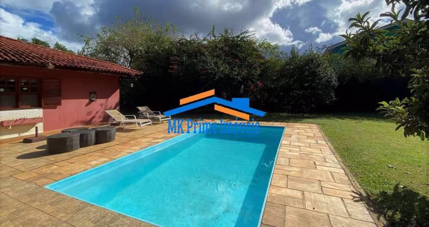 Chác Vale do Rio Cotia - TÉRREA, 3 suítes, lote plano, piscina e gourmet!