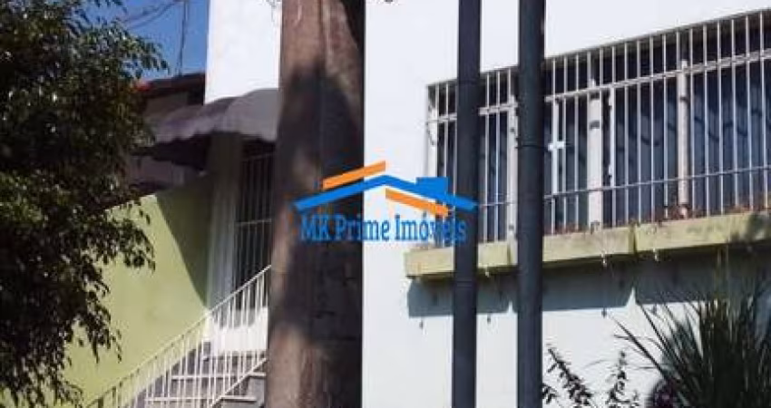 Excelente Sobrado com 3 Dormitórios sendo 1 Suíte e 3 Vagas de Garagem.