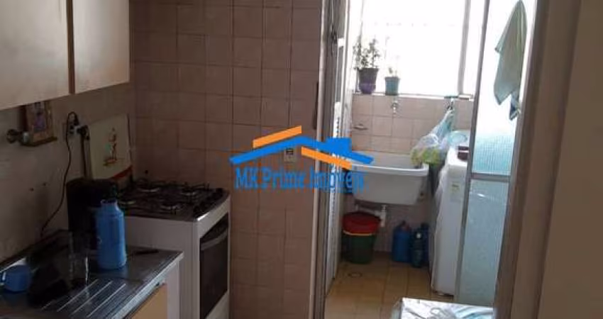 Apartamento à Venda: 3 Dormitórios e Dependência de Empregada.