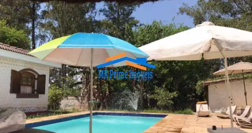 Sobrado de 500mt² com 6 Dormitórios sendo 1 Suíte com Piscina