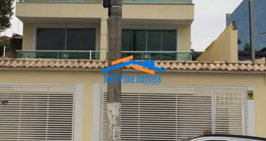 Excelente Sobrado com 3 Dormitórios sendo 1 Suíte e 4 Vagas de Garagem.