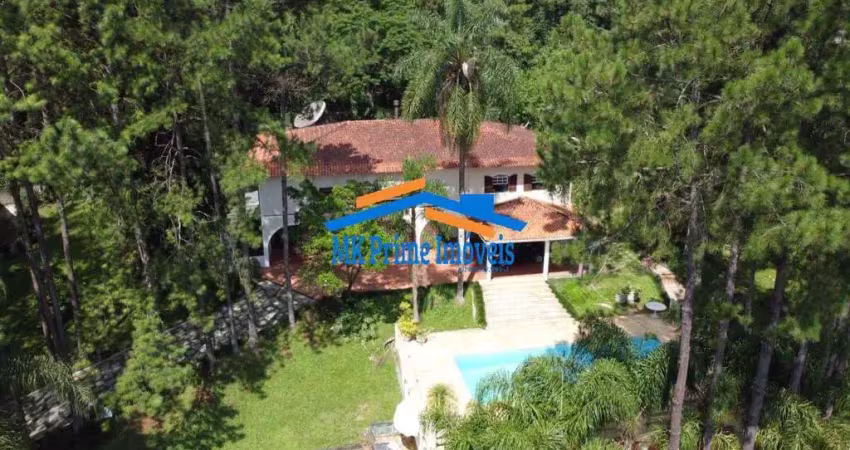 Casa em Condomínio à Venda na Granja Viana sendo com 5.229m² de Terreno.