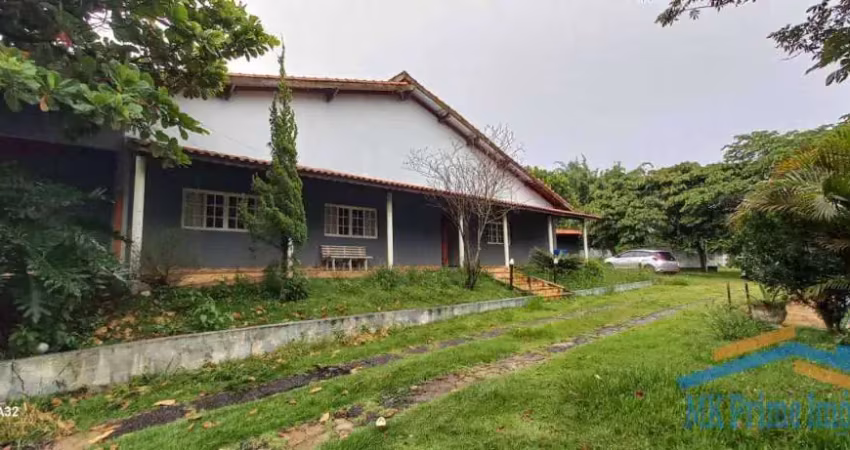 Chácara 5.800 m², 05 residências e 02 salões comercial - Prox. ao Centro.