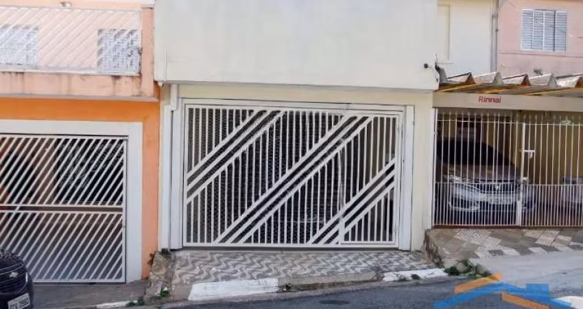 Excelente Sobrado com 3 Dormitórios sendo 2 Suítes e uma Vaga de Garagem.