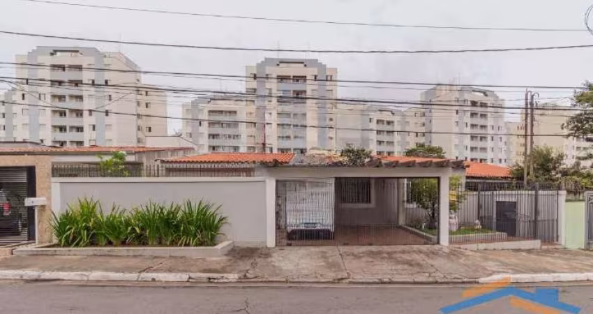 Ótima Casa Térrea com 3 Dormitórios e 3 Vagas de Garagem.