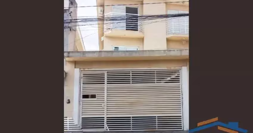 Excelente Sobrado com 4 Dormitórios sendo 2 Suítes e 4 Vagas de Garagem.