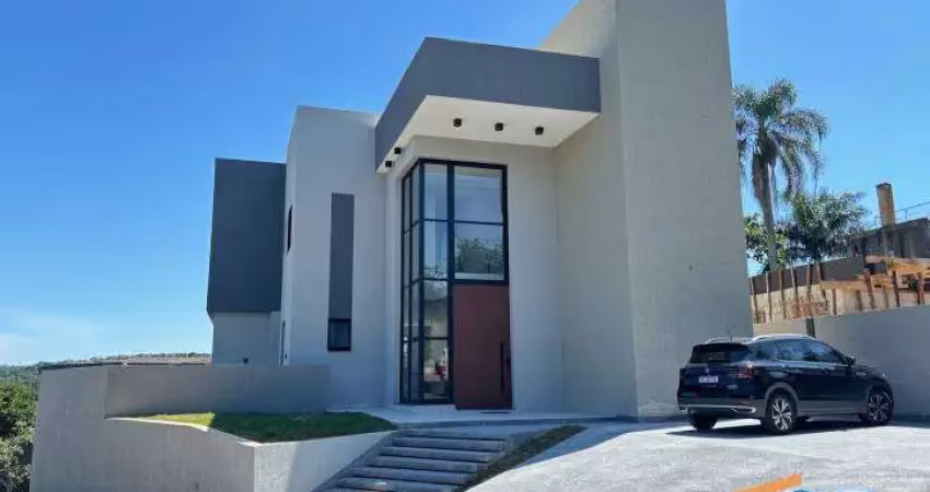 Casa nova em condomínio 350m² com 3 dormitórios na Granja Viana.
