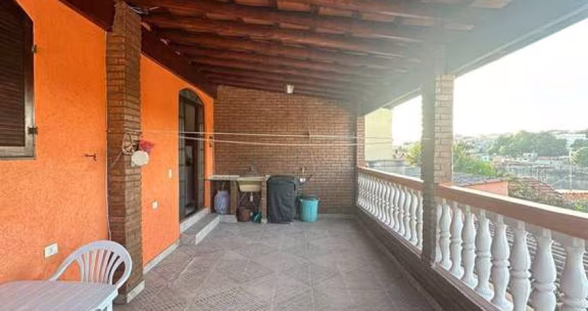 Casa Assobradada c/ 196m² A.C 03 Quartos, 03 Banheiros. VL. Ayrosa- OSASCO.