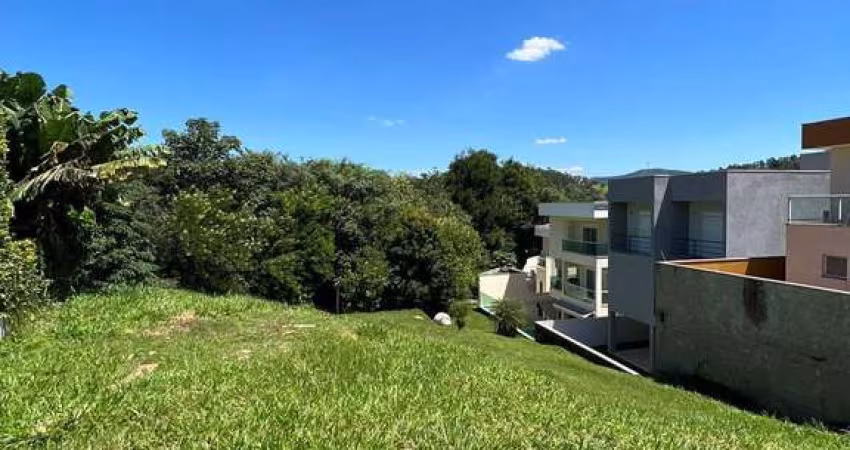 Terreno com 596m² em Condomínio - SANTANA DE PARNAÍBA.