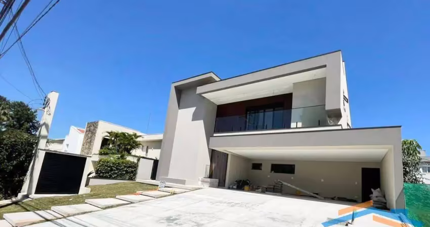Casa com Acabamentos de Alto Padrão em Alphaville Residencial 2.