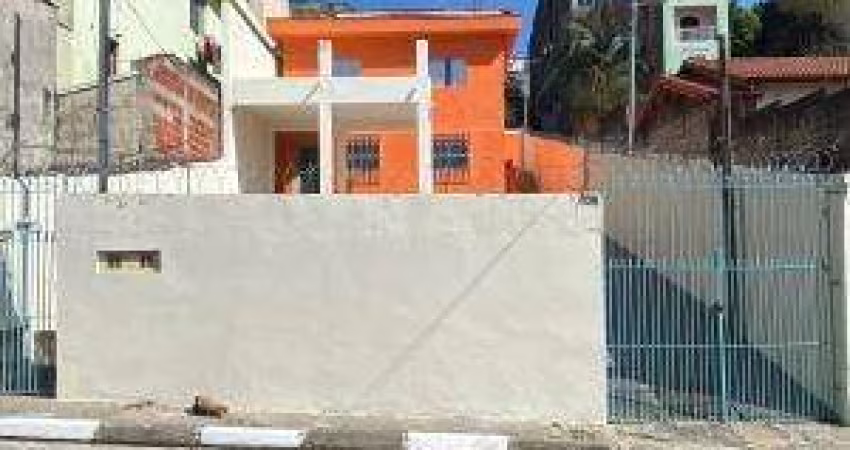 Ótimo Imóvel com 2 Casas e 300 mts de Terreno.