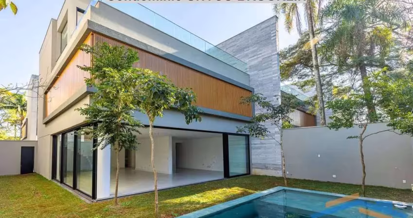Linda casa com piscina no Condomínio UNYCO BROOKLIN - São Paulo.