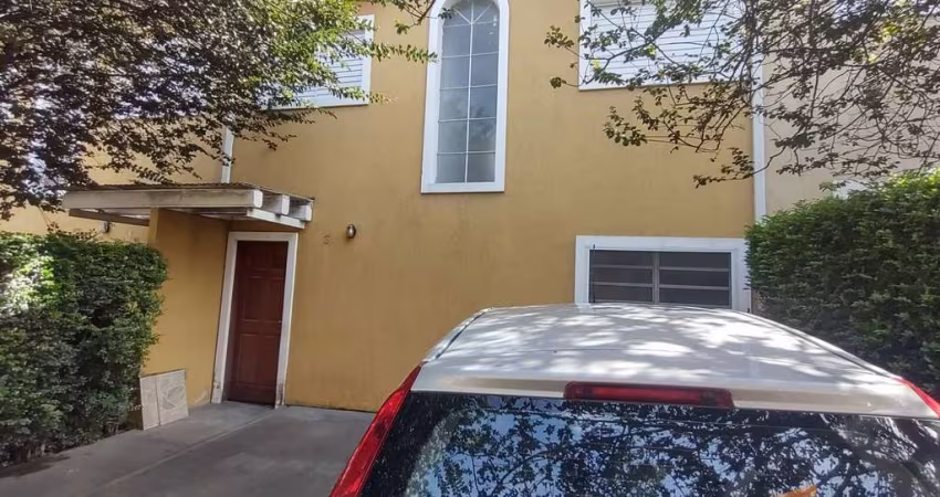 Casa em Condomínio Fechado, no Jardim Califórnia em Barueri SP.