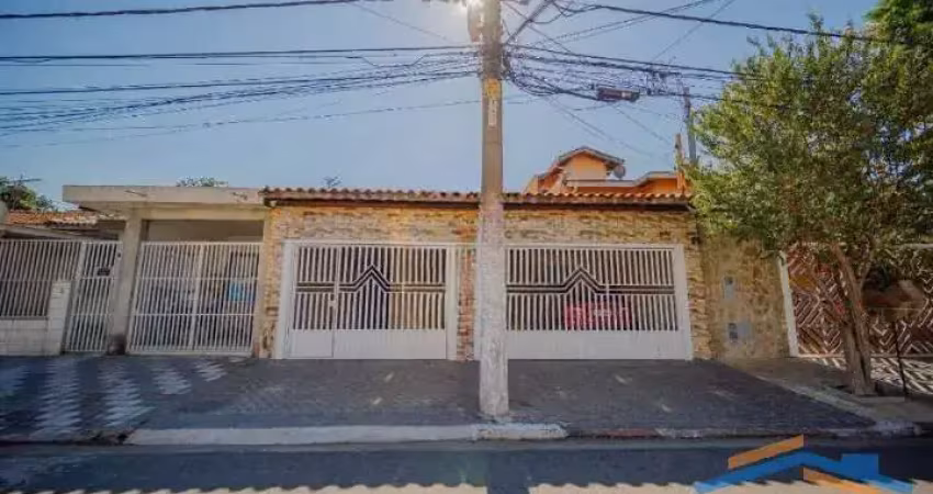 Excelente Casa Térrea com 3 Dormitórios, Edícula e 3 Vagas de Garagem.