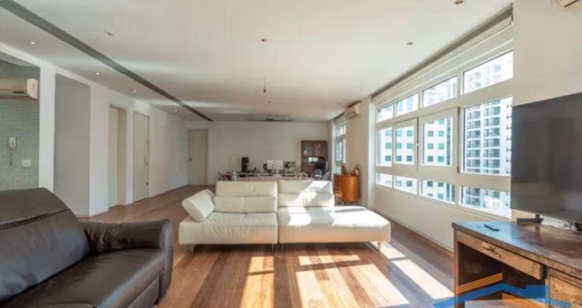 Apartamento 239m² com 3 dormitórios na alameda Jaú.