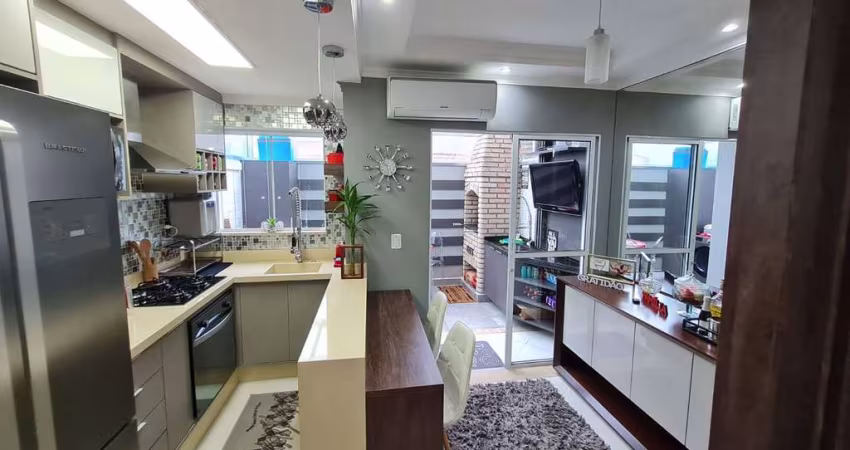 Lindo Sobrado em condomínio no Jaguaribe, todo planejado, 2 vagas cobertas!