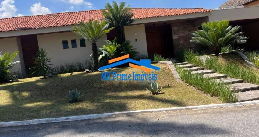 Casa Térrea com 4 Suítes, Mobiliada com 900m² no Alphaville Residencial 5.