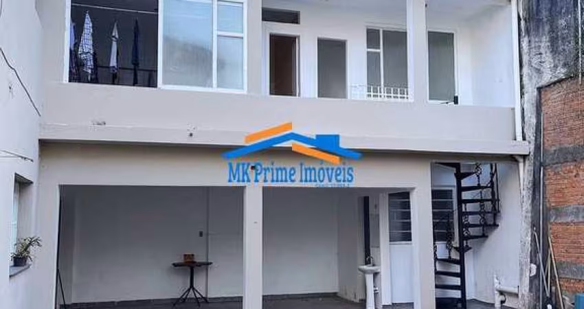 Casa de 380m² com 5 Quartos (4 suítes) e 2 Vagas Cobertas - Cotia.