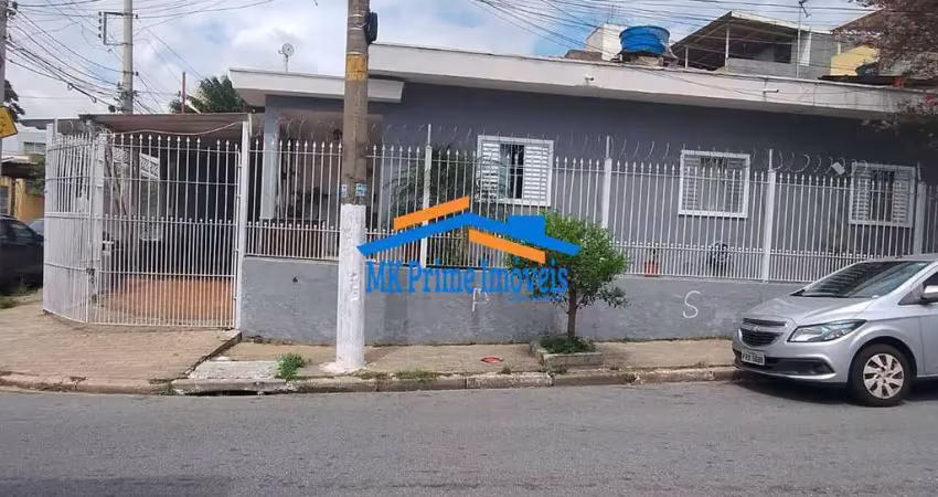 Casa Térrea com 3 Dormitórios, Churrasqueira e Amplo Terreno de 250m².