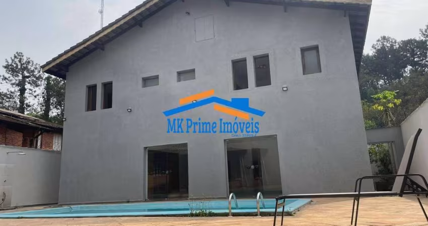 Encantadora Casa no Cond. Gramado com 3 Suítes - Cotia/SP.
