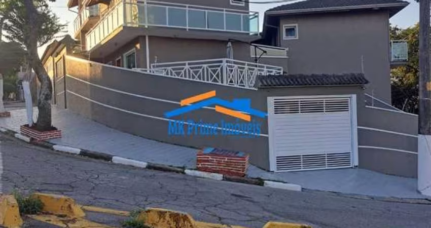 Sobrado com 3 Quartos, Piscina e 5 Vagas de Garagem - Bela Vista/Osasco