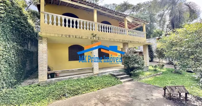 Cond jd colibri - rústica, 3 dorms, quintal e muito jardim!