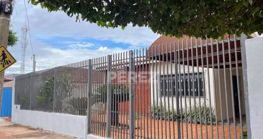 Casa Térrea no Bairro Centro - Terreno Amplo de 600m²