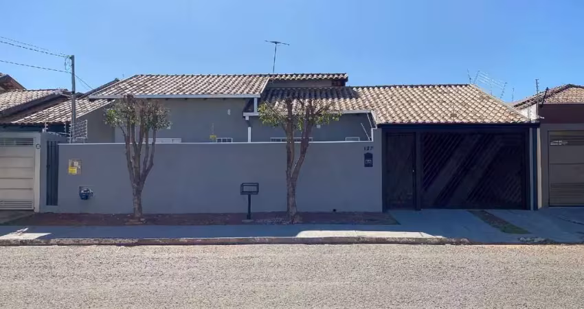 Casa com 3 quartos para alugar na Rua Silvino Dote, Tiradentes, Campo Grande