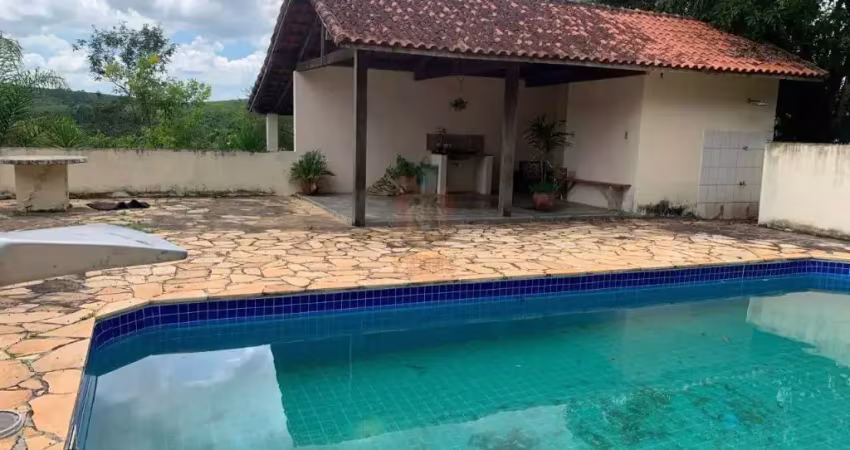 R$ 420.000   Chácara com 5 dormitórios à venda, 10800 m² por R$ 420.000,00 - Sarapui - Sarapuí/SP