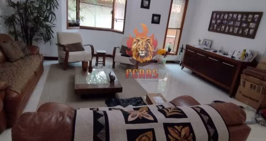 Espaçosa Casa Sobrado para Venda e Locação 6 Dormitórios, 3 Suítes na Vila Trujillo, Sorocaba/SP