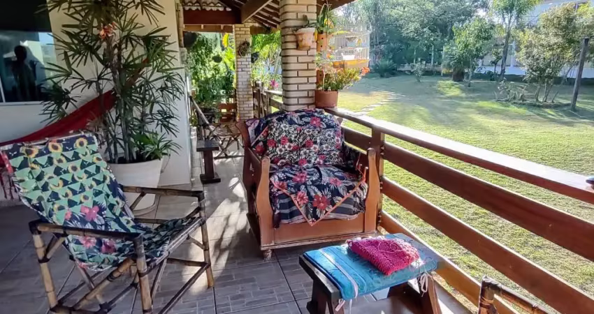 Linda chácara em condomínio fechado, de  1.900m2, com  220m2 de área construída, com muito verde no vitassay em boituva