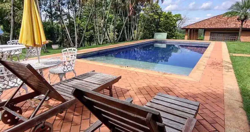 Linda chácara em condomínio fechado, de  4.436m2, com  485m2 de área construída, com muito verde no vitassay em boituva