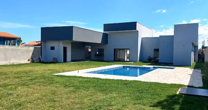 Linda Casa Térrea com 480m2 em Condomínio Fechado Green Ville  em  Boituva - SP.