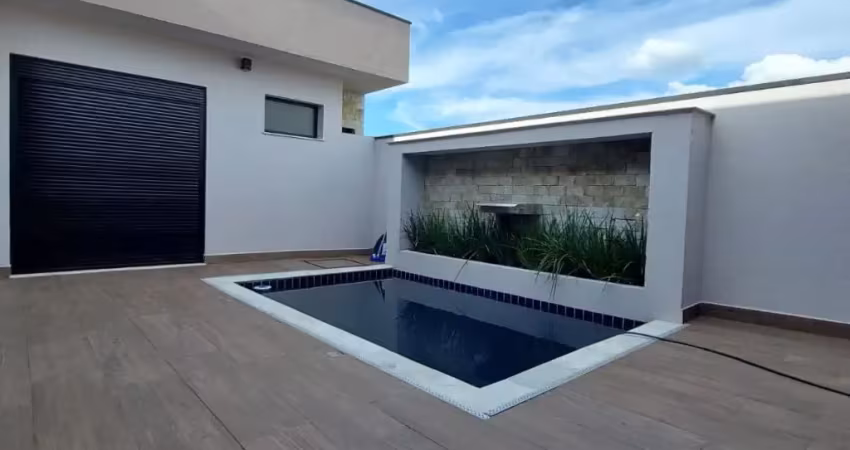 Linda Casa Térrea de 200m² de área construída e Terreno de 300m2, á venda no Condomínio Fechado Piemonte em Indaiatuba- SP.