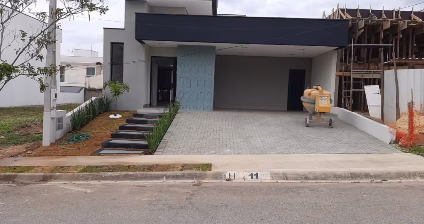 Linda Casa Térrea de 151m²  de área  Construída à venda no excelente Condomínio Fechado Campos de Conde - Sorocaba - SP.