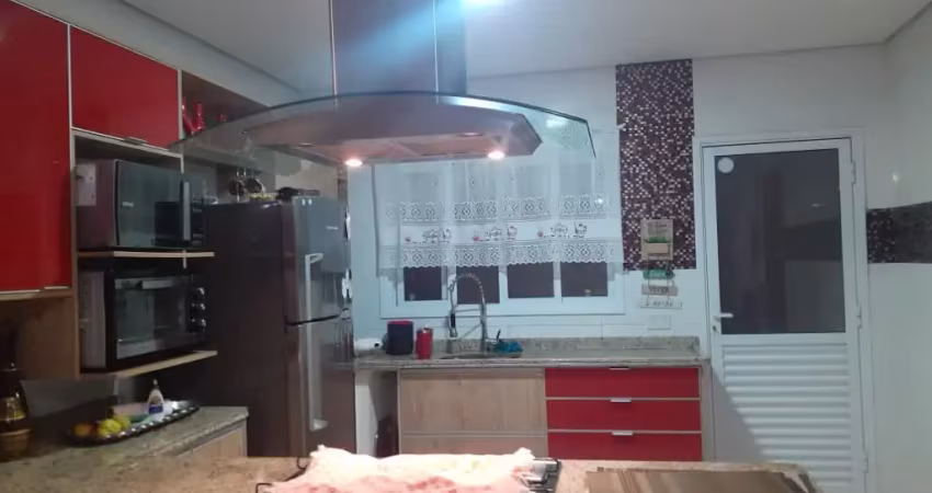 Linda Casa Térrea  com 02 Dormitórios  Sendo 01 Suítes e  05 banheiros à Venda, 140 m²  no  Residencial Vitória  em  Boituva - SP