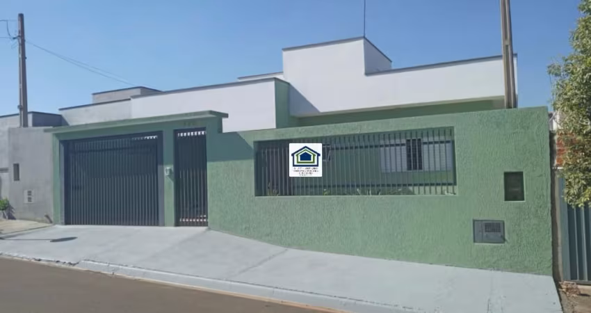 Linda Casa Térrea  com 03 Dormitórios  Sendo 01 Suítes e  03 banheiros à Venda, 158 m²  no  Residencial Vitória  em  Boituva - SP