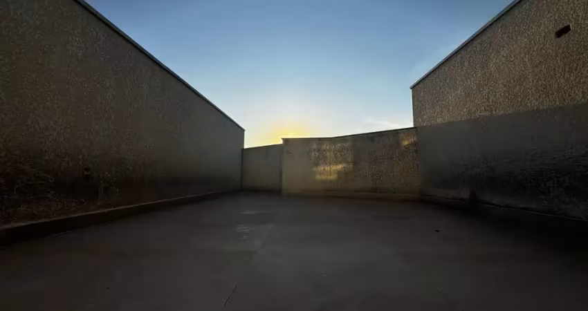 Linda Cobertura para á venda com 100m² com 02 Dormitórios Sendo 01 suíte, no Bairro Vila Scarpelli - Santo André - SP.