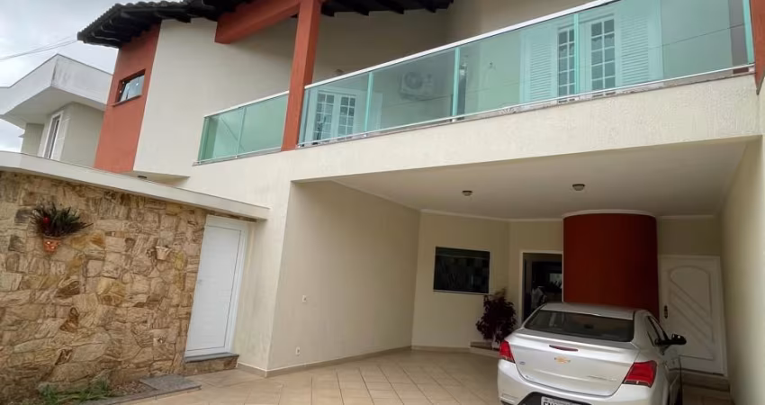 Lindo Sobrado com 04 Suítes,  à Venda com 318m² de Área Construída e 434m² de Área Total, no Bairro Parque dos Pássaros em São Bernardo do Campo - SP