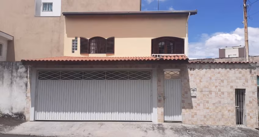 Lindo Sobrado de 147m² á venda, com 03 Dormitório Sendo 01 Suíte, na Vila Lucinda - Santo André - SP