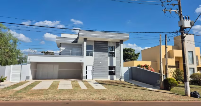 Linda Casa Térrea de 296m2, e Terreno 800m2, em Condomínio Fechado Solares Resort em Boituva- SP.