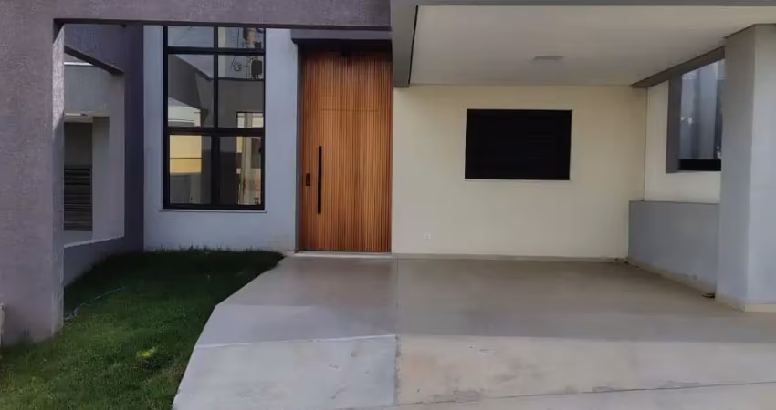 Linda Casa Térrea de 106m²  de Área Construída e Terreno de 154m2, à venda no excelente Condomínio Fechado  Horto Florestal Villagio  em  Sorocaba - SP.