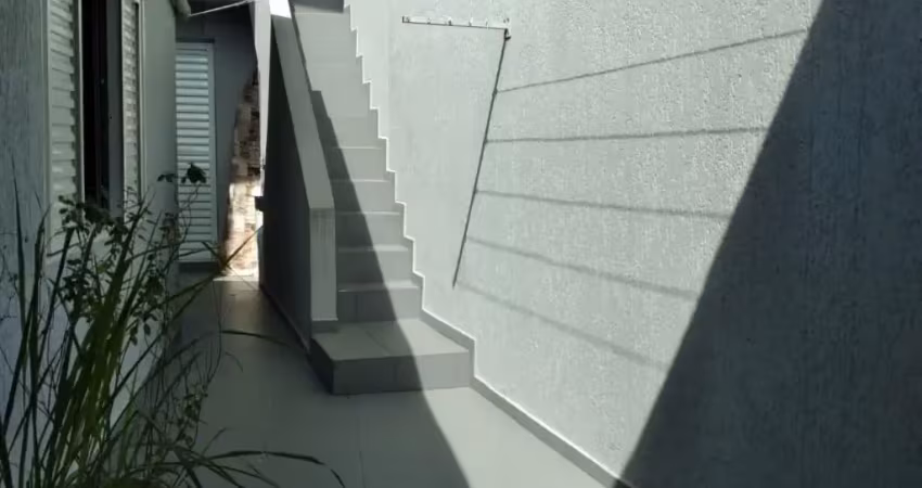 Linda casa térrea à venda com 180m² de área construída, terreno de 162m² , no bairro vila scarpelli - santo andré - sp.