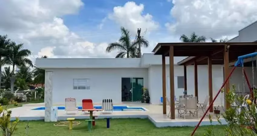 Linda chácara em condomínio fechado vitassay, de 1235m², de terreno, com 166m² de área construída, com muito verde em boituva - sp.