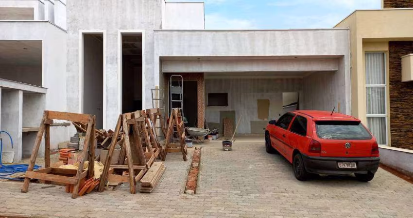 Casa térrea de Condomínio com 182m²,03 Dormitórios, No Excelente Condomínio Flamboyant - Porto Feliz