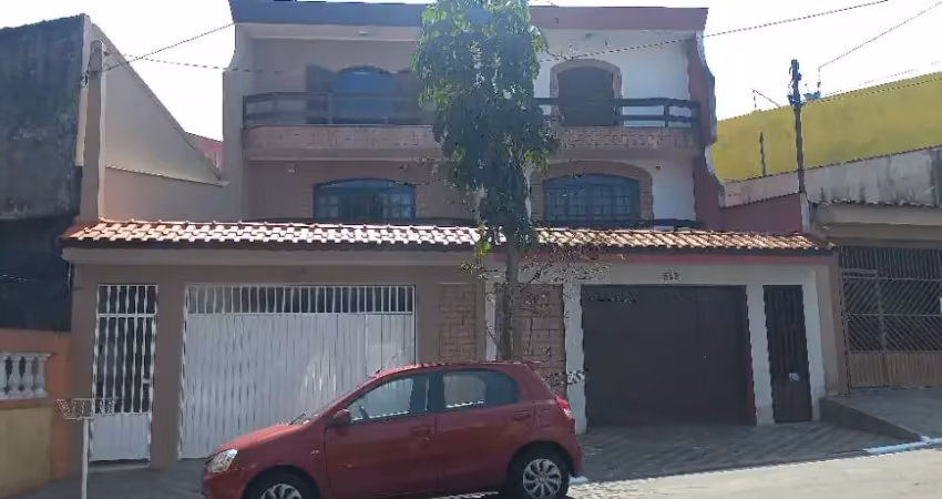 Sobrado com 3 Quartos e 5 banheiros à Venda, 260 m² por R$ 985.000