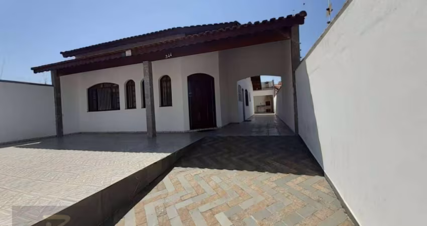 Casa com 3 dormitórios à venda, 180 m² por R$ 480.000,00 - Estância São José - Peruíbe/SP