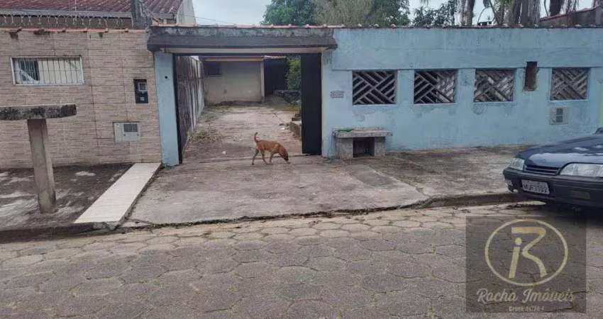 Casa a 400 metros da praia, localização boa. casa precisa de uma reforma