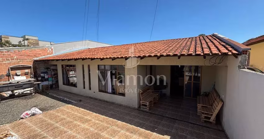 Casa com 3 quartos à venda na Rua Teófilo Treicik, 134, Orleans, Curitiba